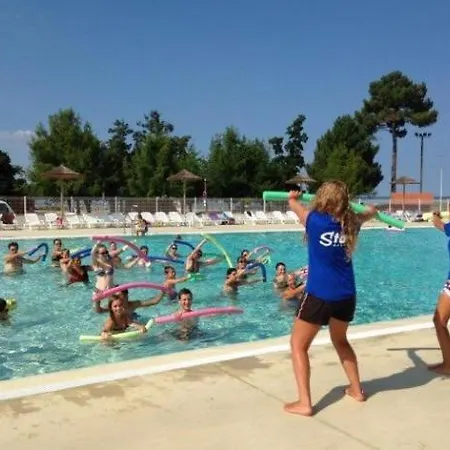 Charmant Mobilhome Dans Camping 4 Etoiles Au Bord Du Lac De Biscarrosse *